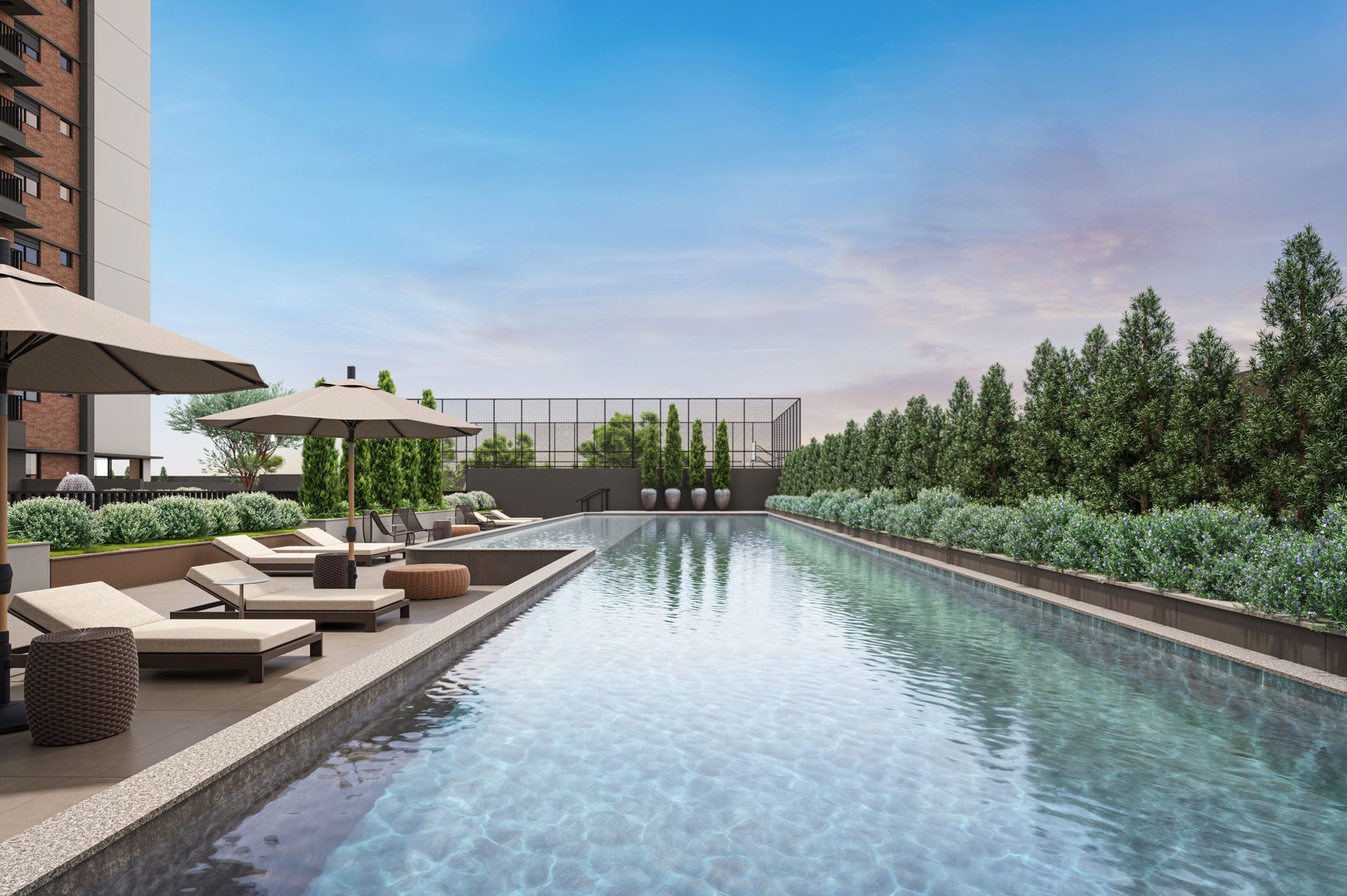 Piscina com espreguiçadeiras e paisagismo